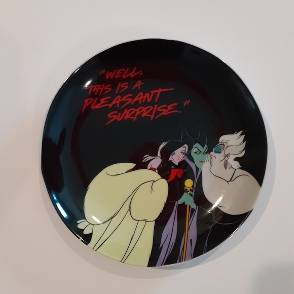 Disney Villains Set Of 4 Appetizer Plates Dishes NEW - Picture 5 of 6